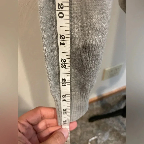 Cutter and buck size small grey cardigan with 2 way zipper - Picture 6 of 8